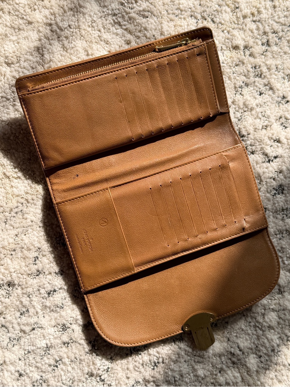Louis Vuitton Mahina Leather Amelia Wallet 100% authentic - Picture 6 of 6